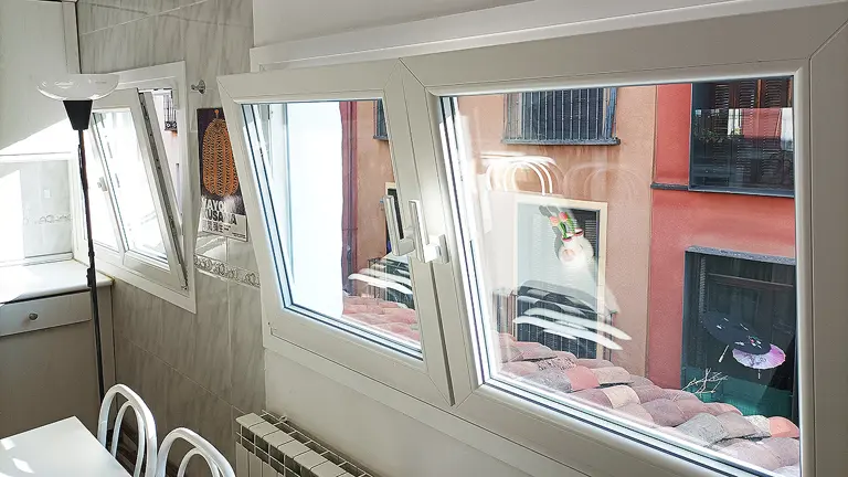 Las ventanas con dos hojas oscilobatientes